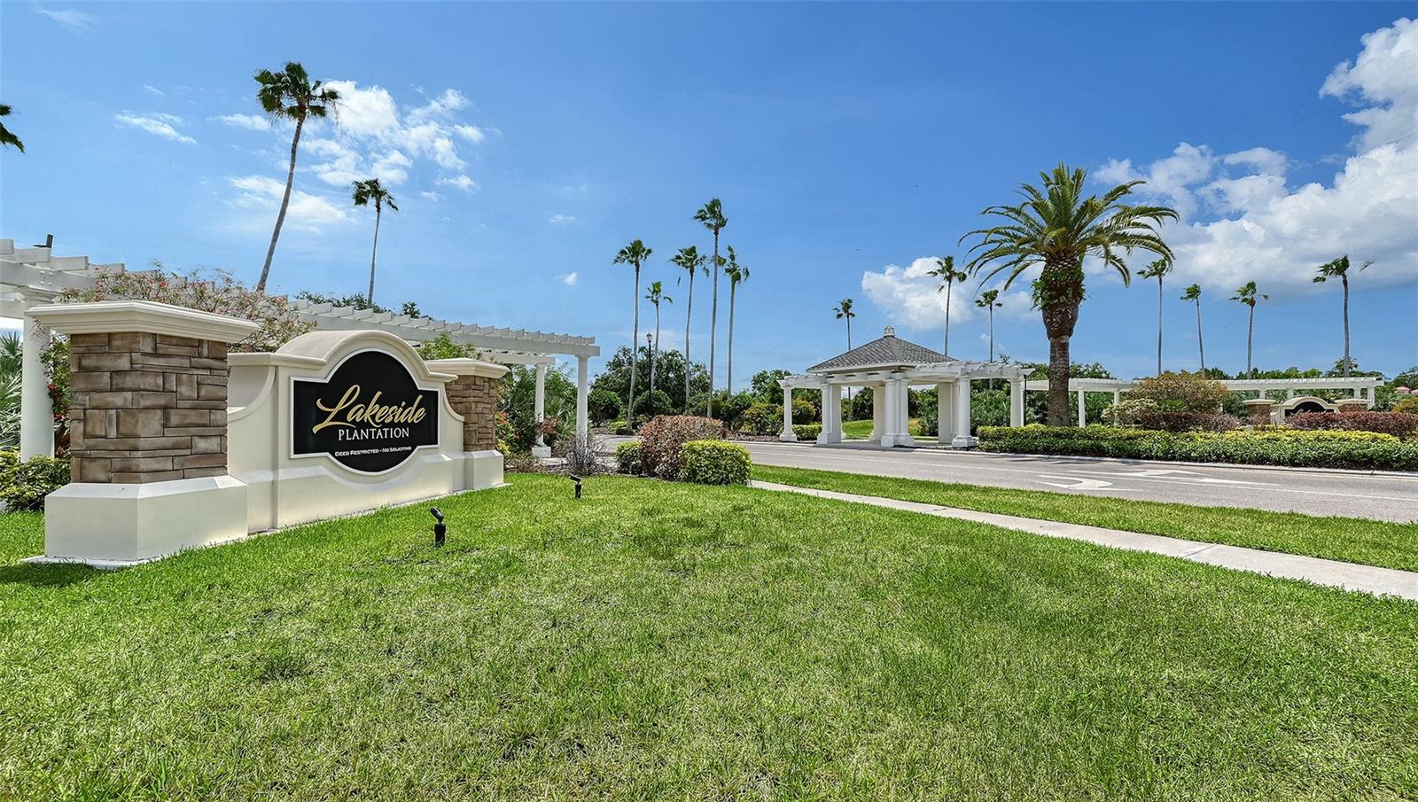 TOWNS AT LAKESIDE - Residential