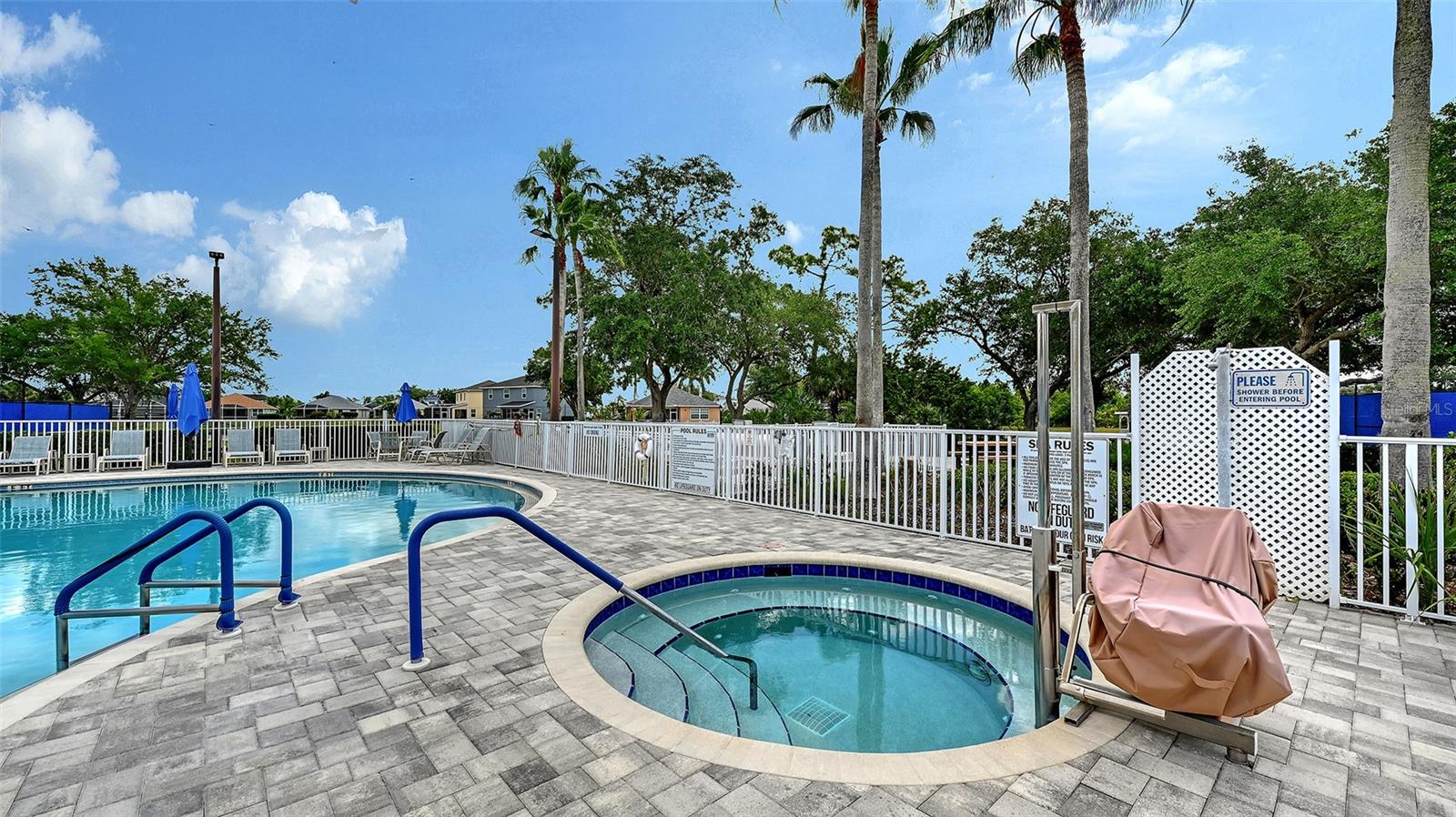 TOWNS AT LAKESIDE - Residential