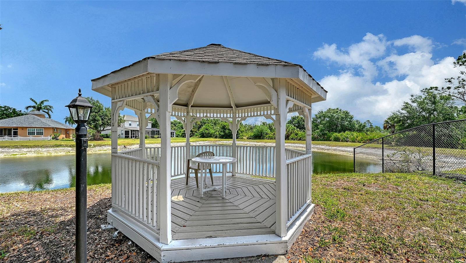 TOWNS AT LAKESIDE - Residential