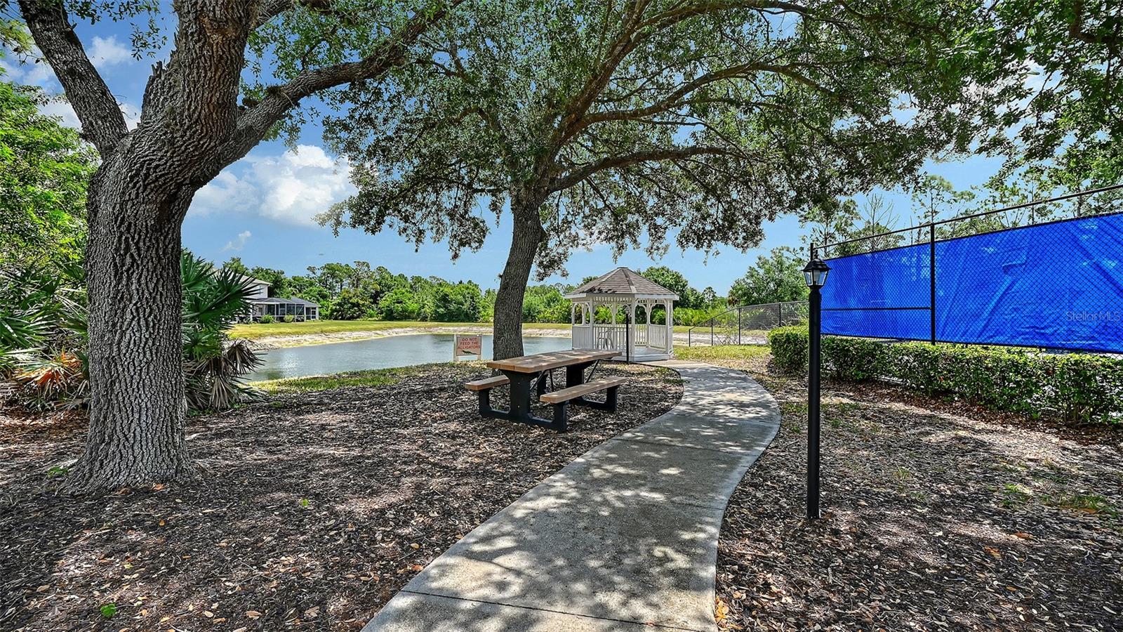 TOWNS AT LAKESIDE - Residential