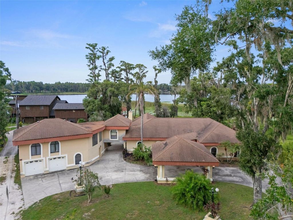 Photo of 228 Lakeside Drive, Lutz, FL 33549 (MLS # TB8417404)