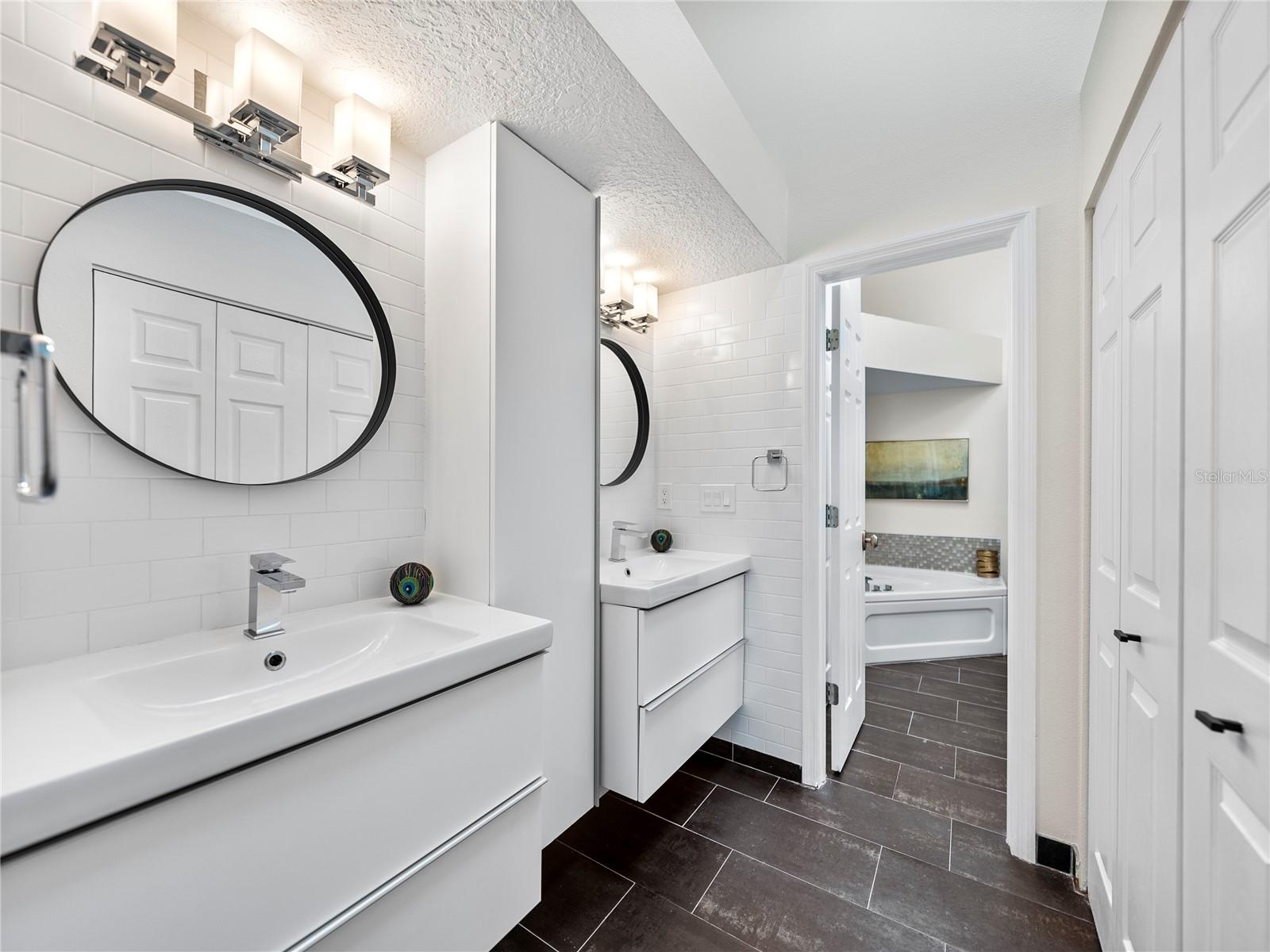 PALMS OF TIERRA - Residential