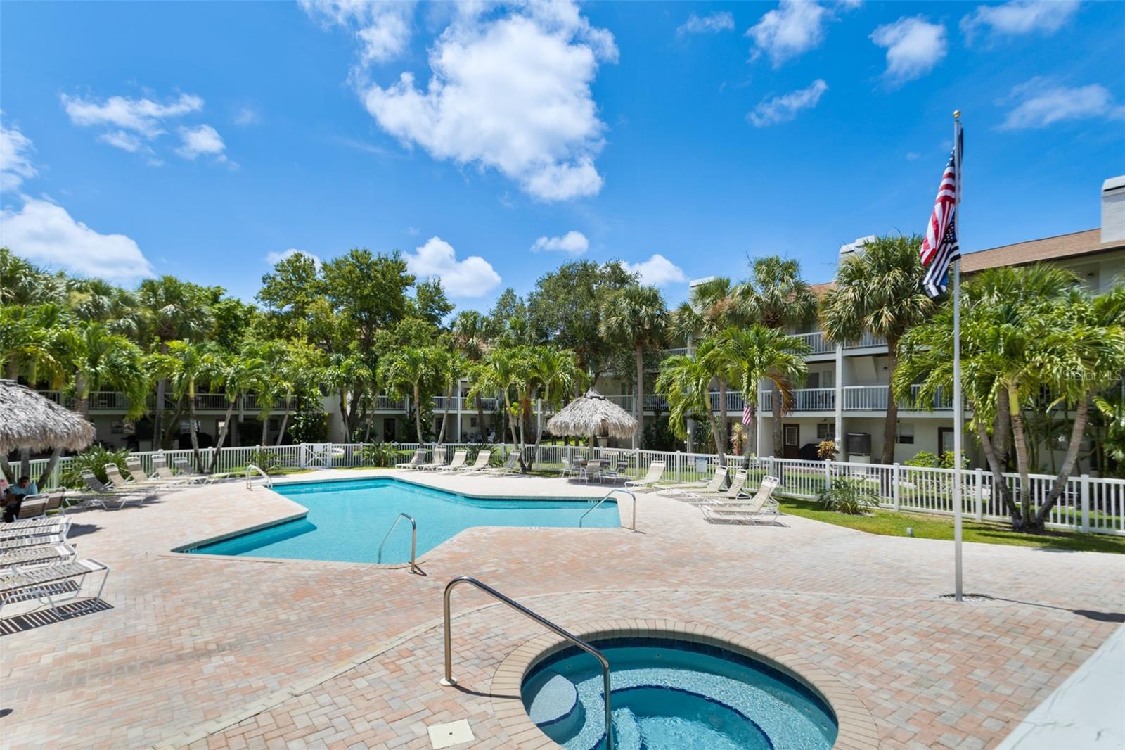 PALMS OF TIERRA - Residential