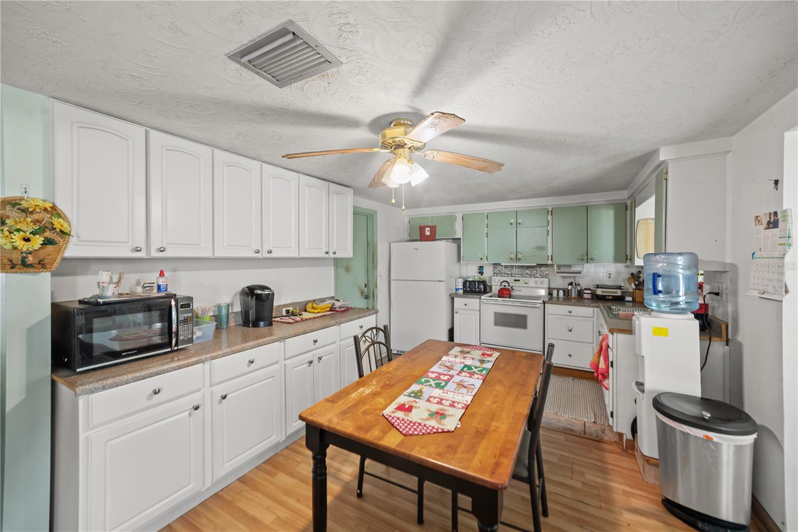 ALOHA GARDENS - Residential