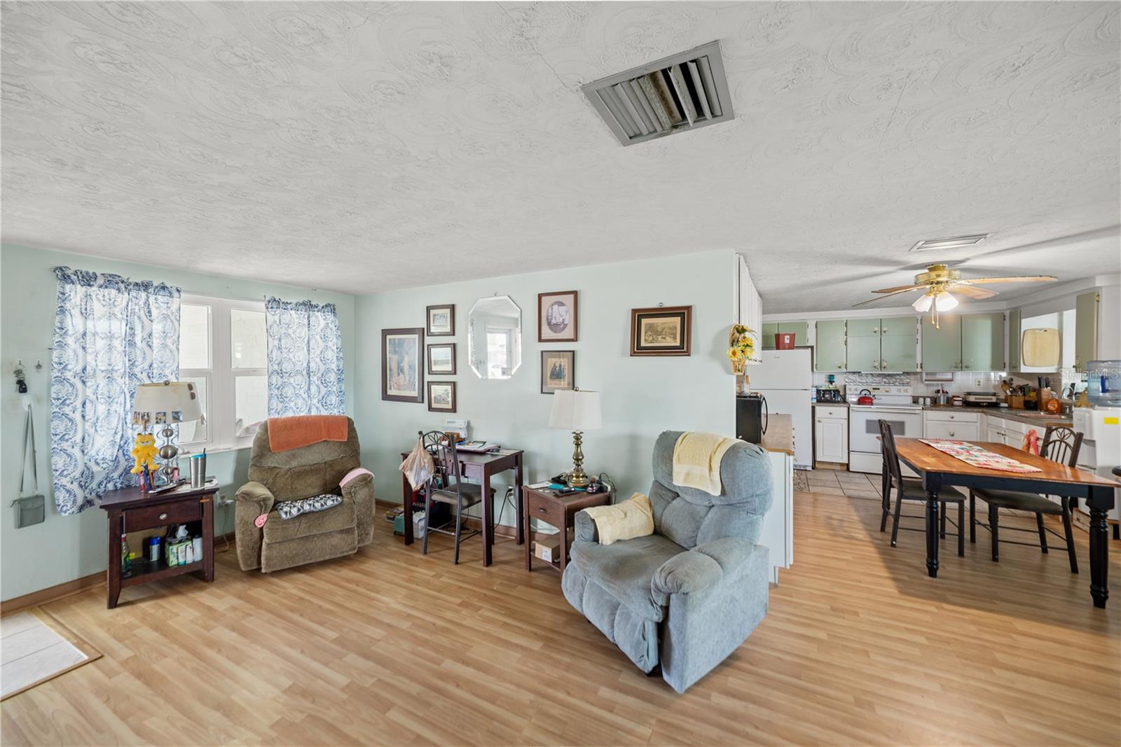 ALOHA GARDENS - Residential