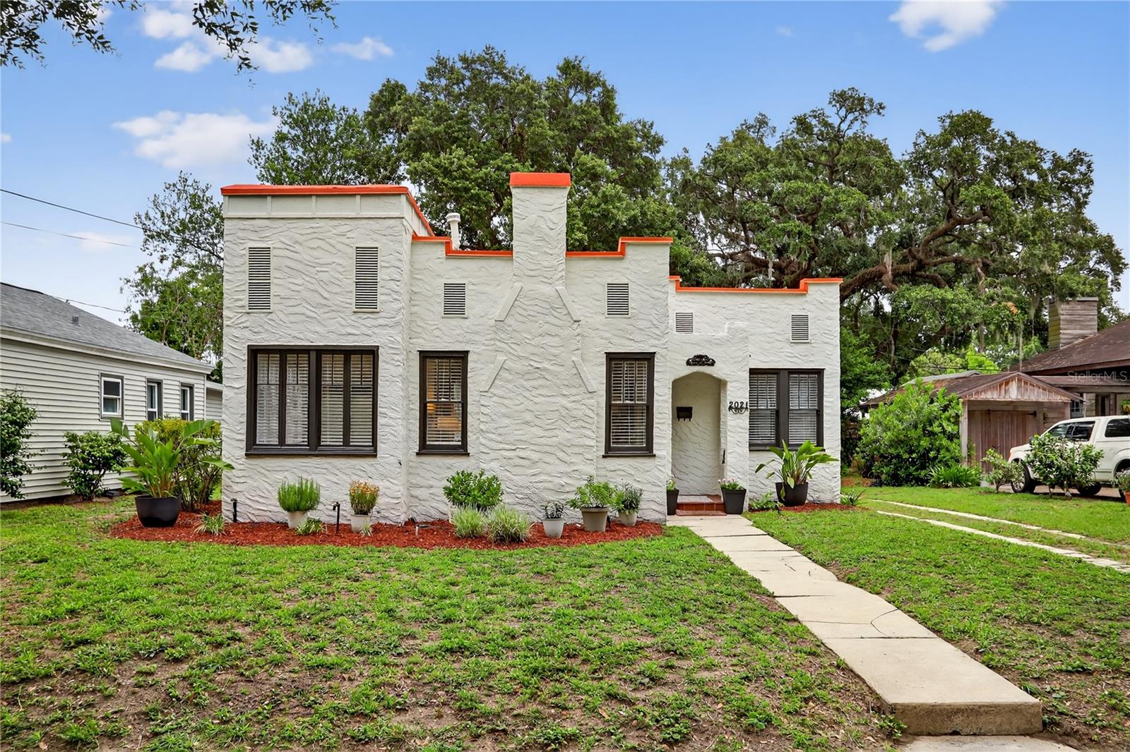 2021 UNIVERSITY DRIVE