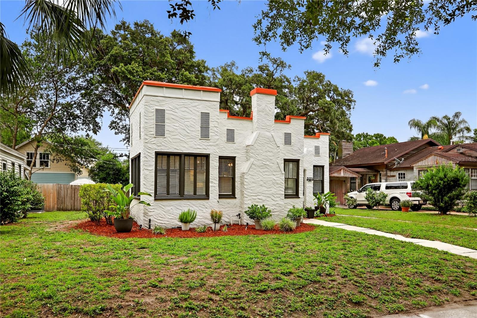2021 UNIVERSITY DRIVE