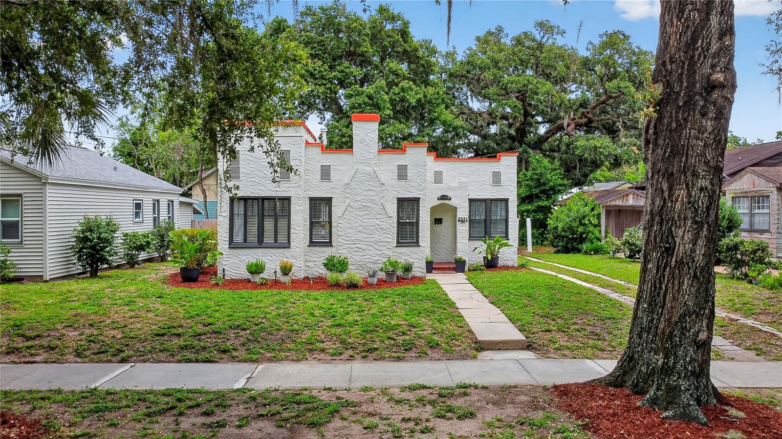 2021 UNIVERSITY DRIVE