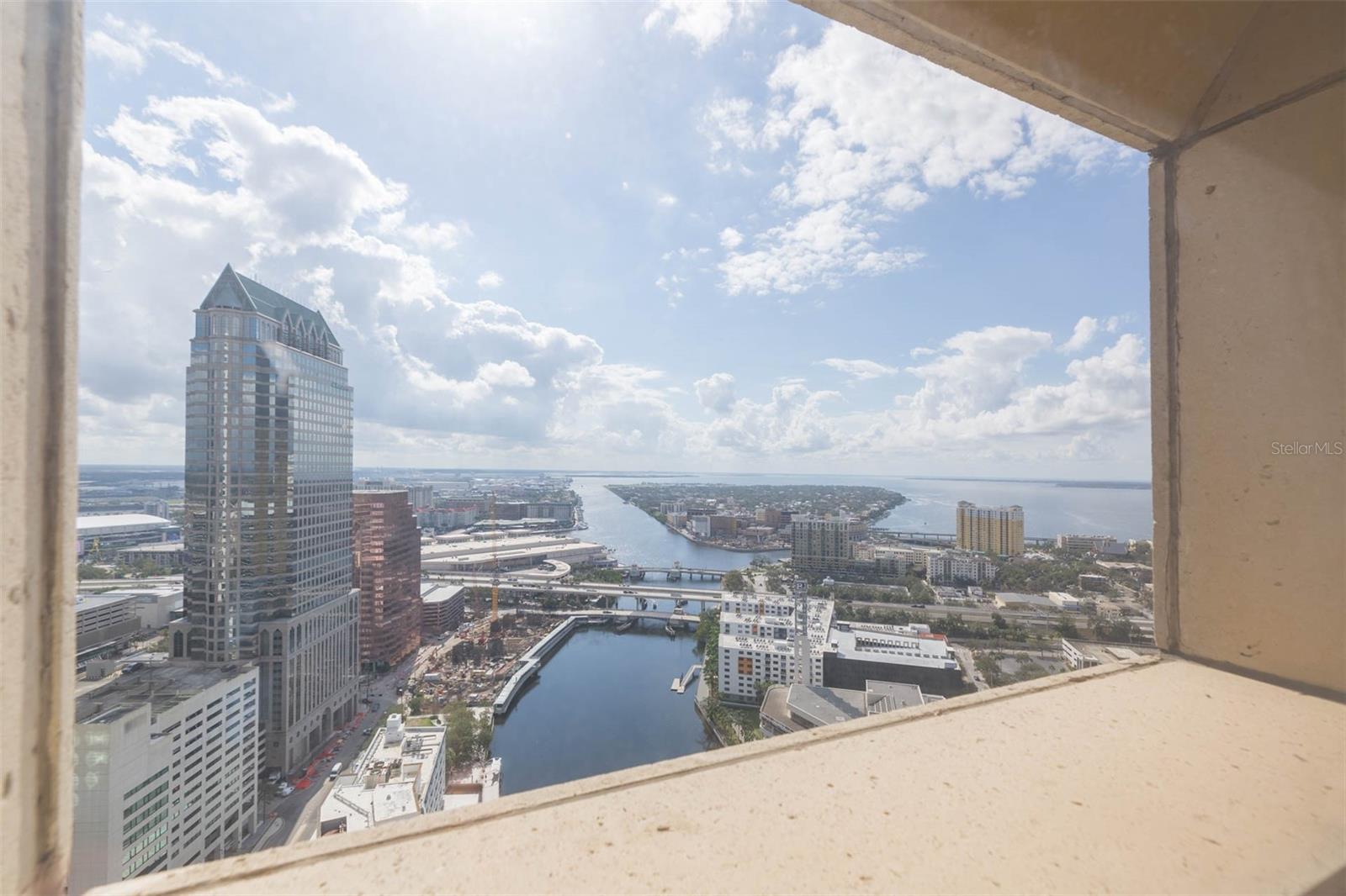 Private Office Space in Iconic Downtown Tampa Tower – Available Now!
Enjoy the privacy of your own office while benefiting from premium co-working amenities in the heart of downtown Tampa! This exclusive 200 sq. ft. office accommodates up to five people and offers stunning water and city views. Located in the iconic Rivergate Tower, a distinctive cylindrical landmark along the Hillsborough River, this space provides direct access to Tampa’s vibrant Riverwalk, surrounded by top-rated restaurants, galleries, Tiki bars, and entertainment. Your lease includes access to high-end co-working amenities, such as a Peloton-equipped, full-service gym, on-site café, and diverse retail services—all within a beautifully designed workspace featuring modern, chic décor and abundant natural light. Don’t miss this opportunity to elevate your business in a premier downtown setting. Schedule your showing today!