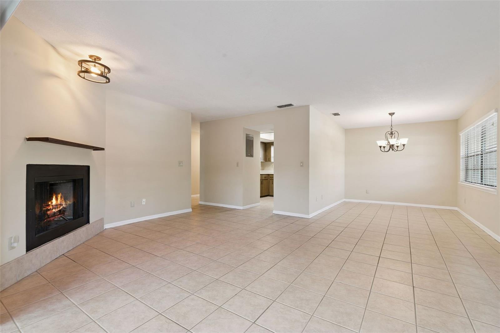 445 S NETHERWOOD CRESCENT 2