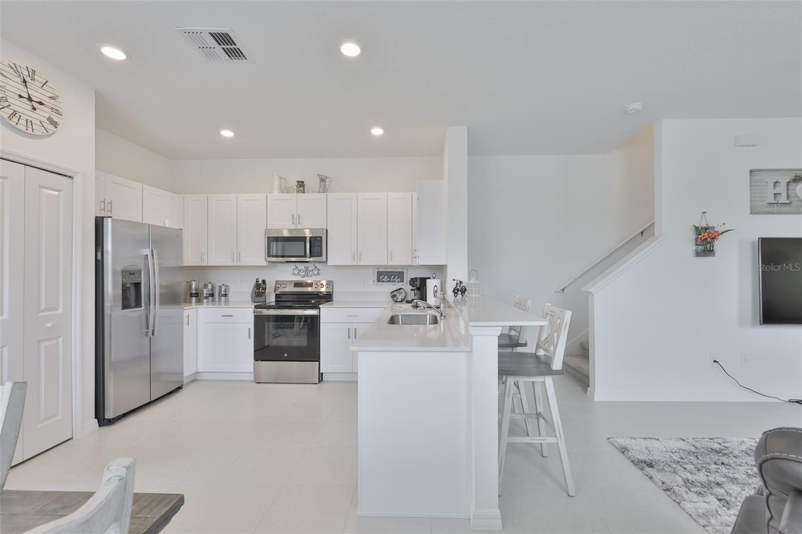 SOUTH SHORE POINTE - Residential