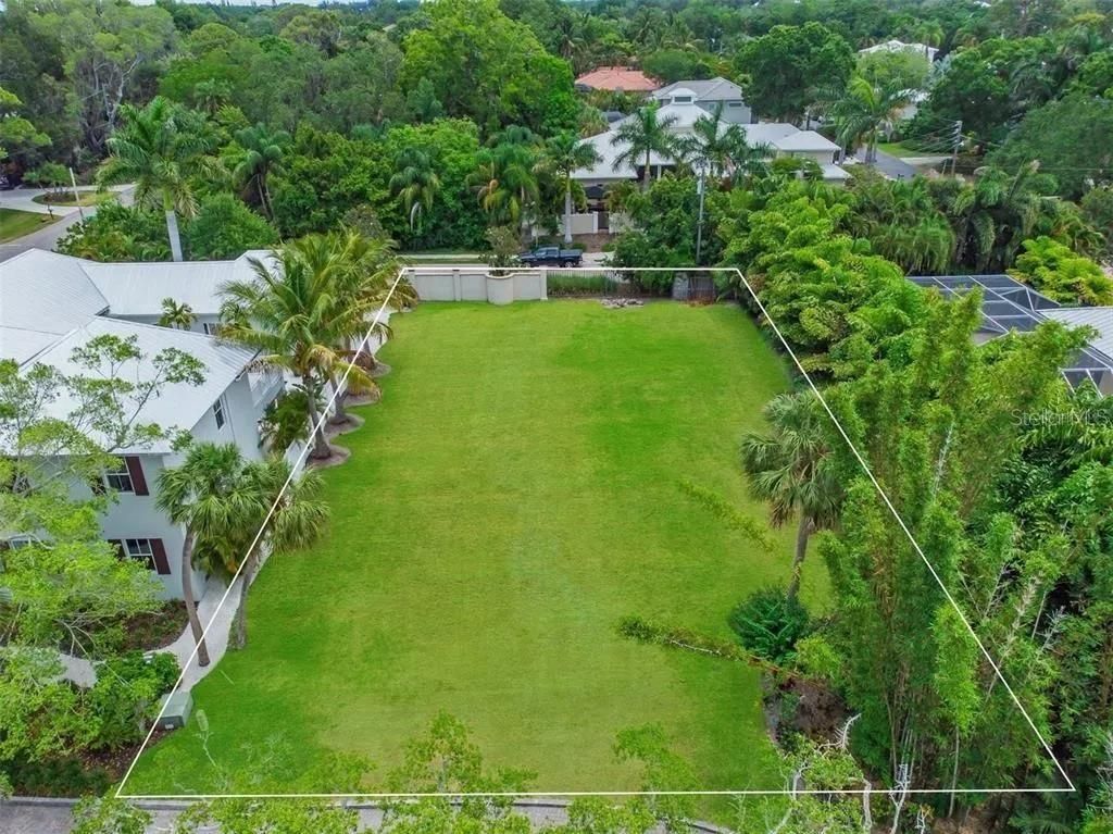 Photo of 1450 Rebecca Lane, Sarasota, FL 34231 (MLS # A4662503)