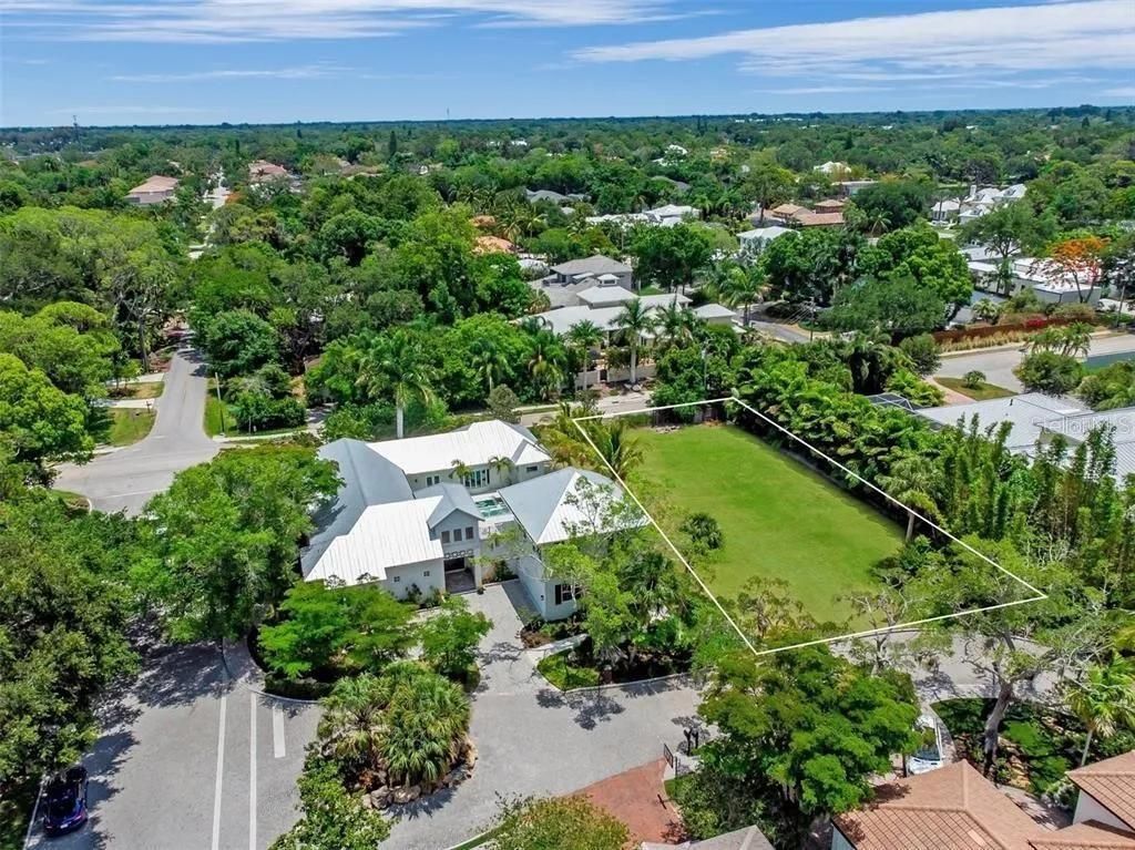 Photo of 1450 Rebecca Lane, Sarasota, FL 34231 (MLS # A4662503)