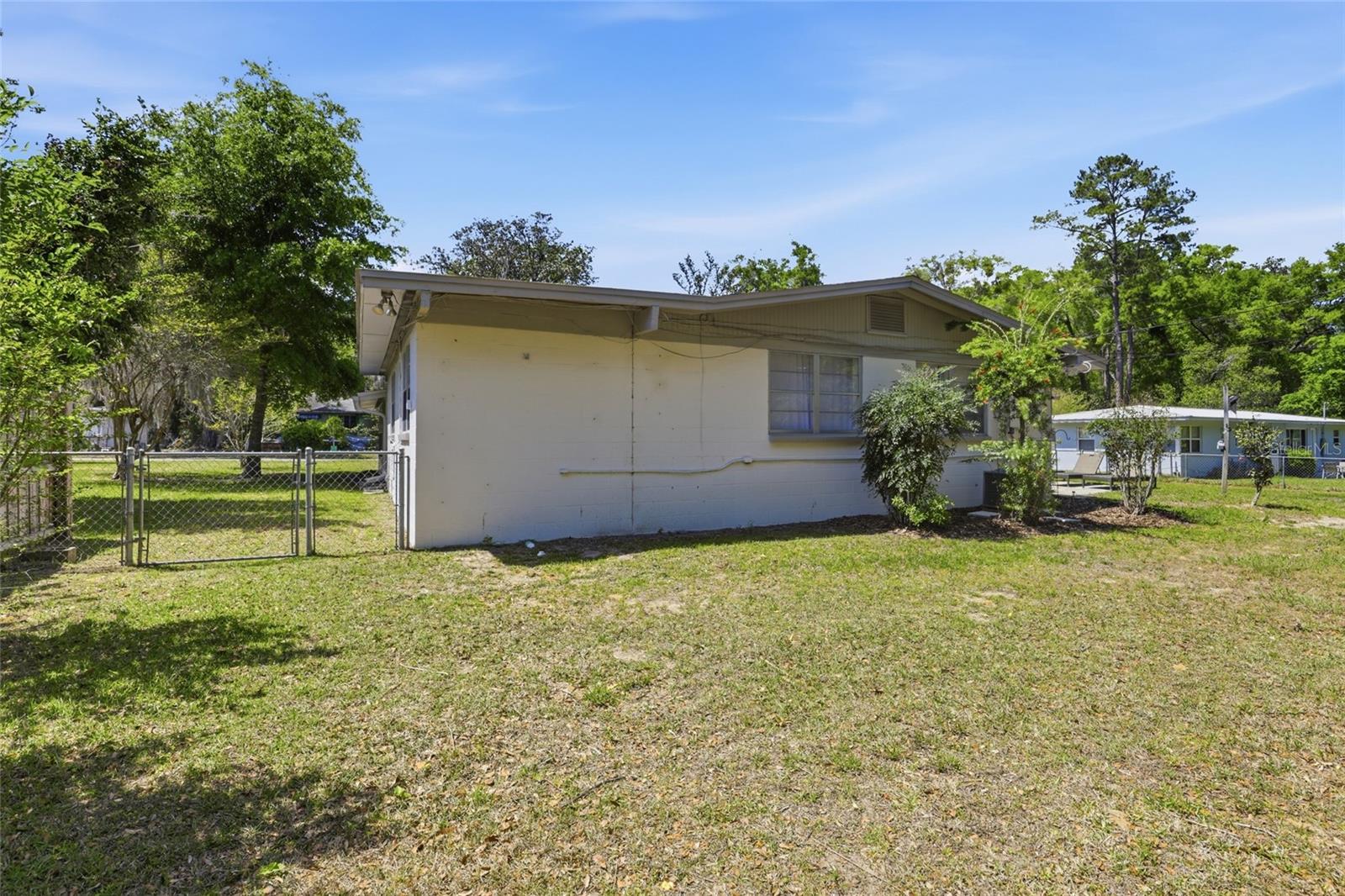 LORRAINE COURT - Residential