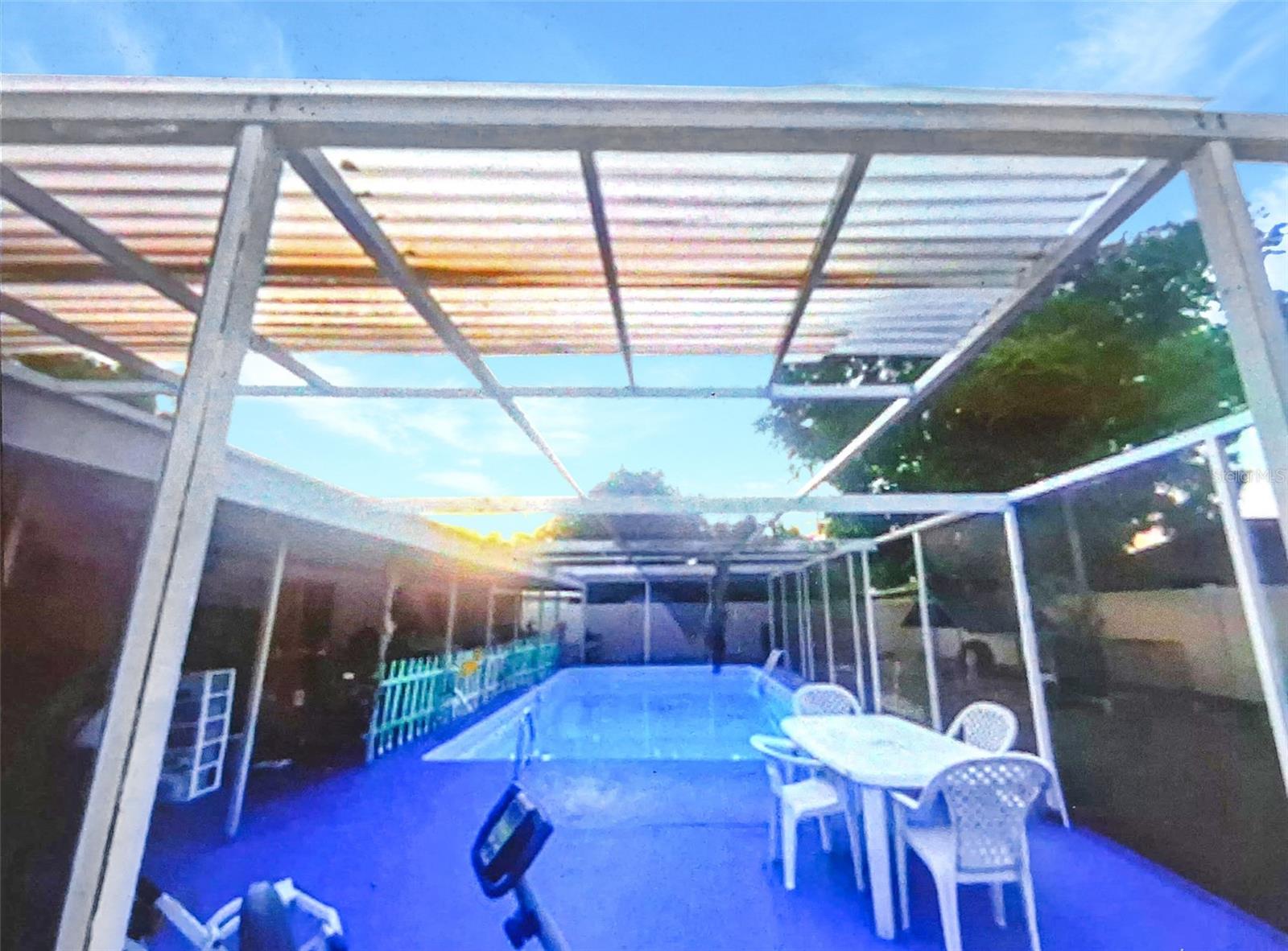 Casas a venda 1 - Jen Dantas 6305 HILLWOOD DRIVE