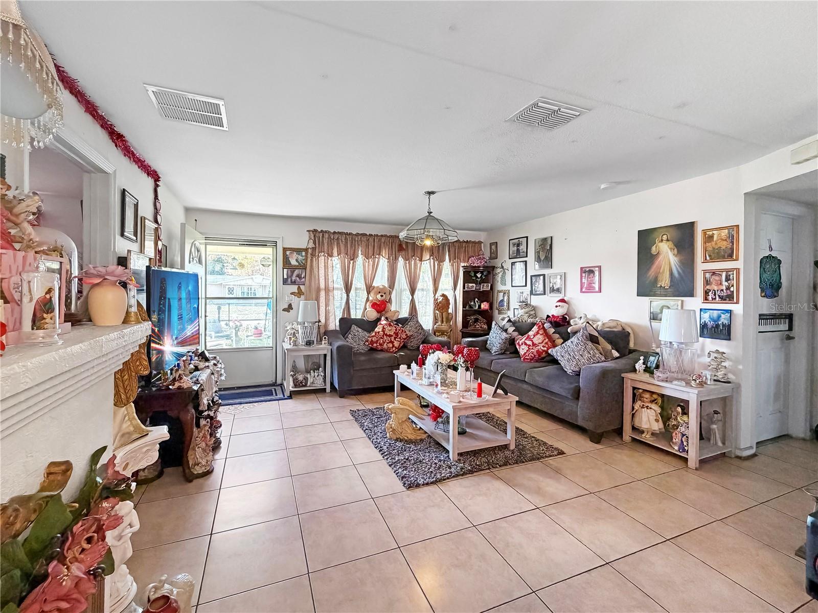 Casas a venda 2 - Jen Dantas 6305 HILLWOOD DRIVE