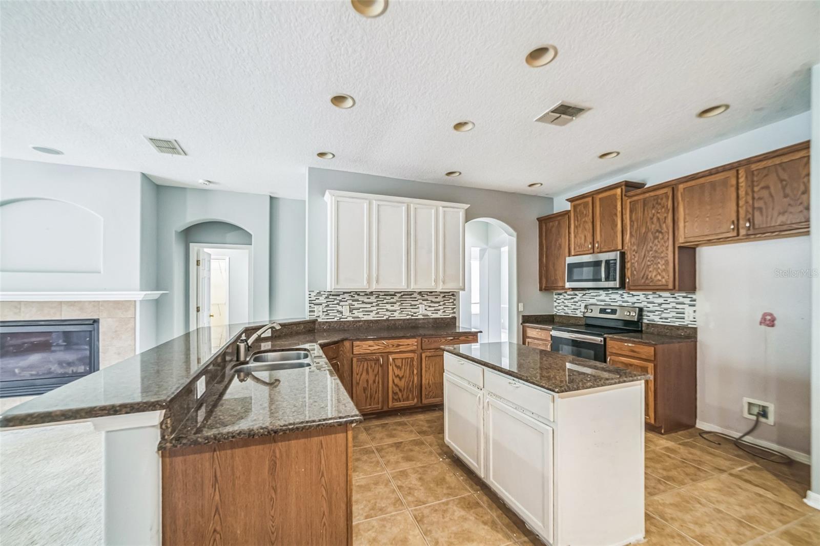 807 AYDEN OAK LANE