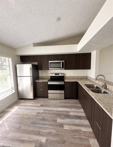 1215 Barefoot Bay Drive, Orlando, FL 32824