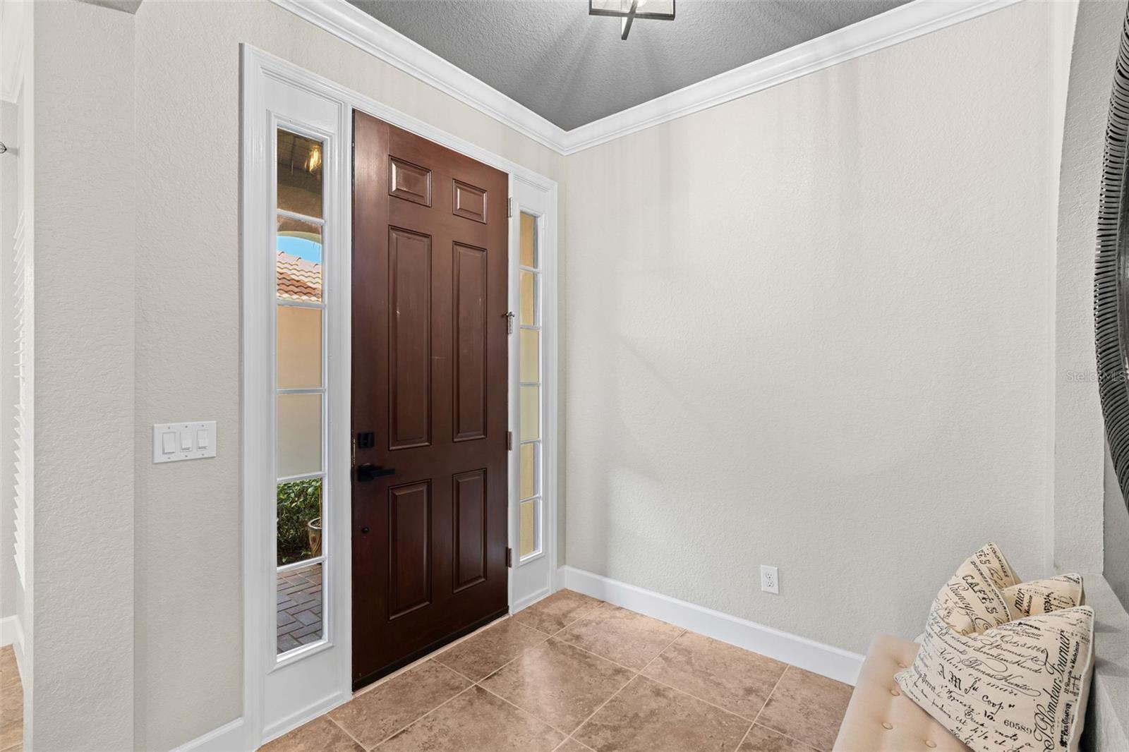 8864 DELLA SCALA CIRCLE