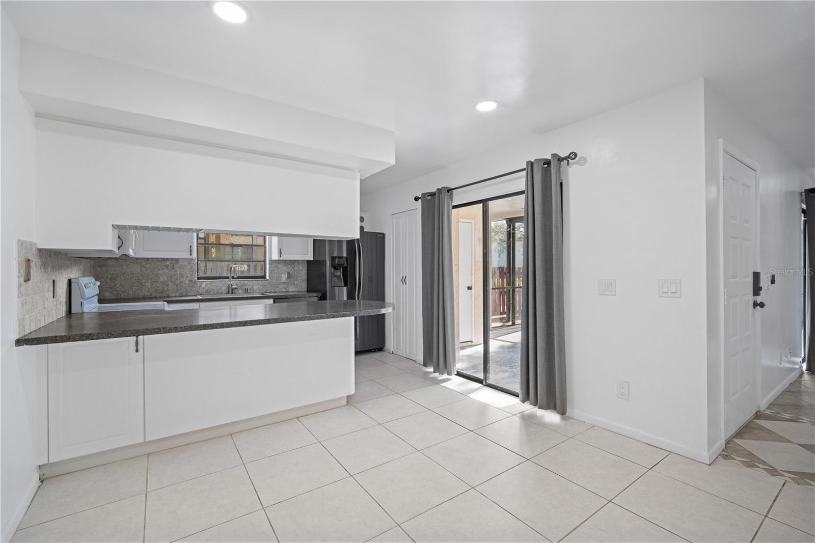 TOWNHOMES OF COUNTRY RUN - Residential Lease