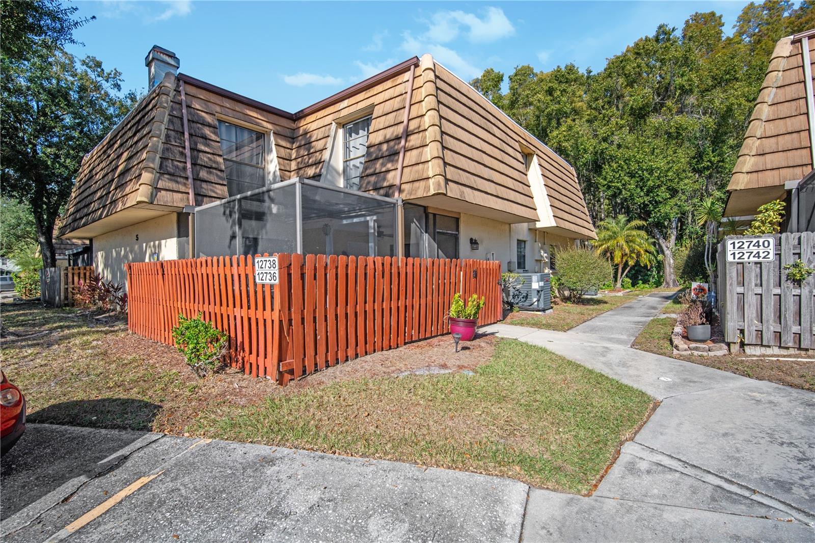 TOWNHOMES OF COUNTRY RUN - Residential Lease