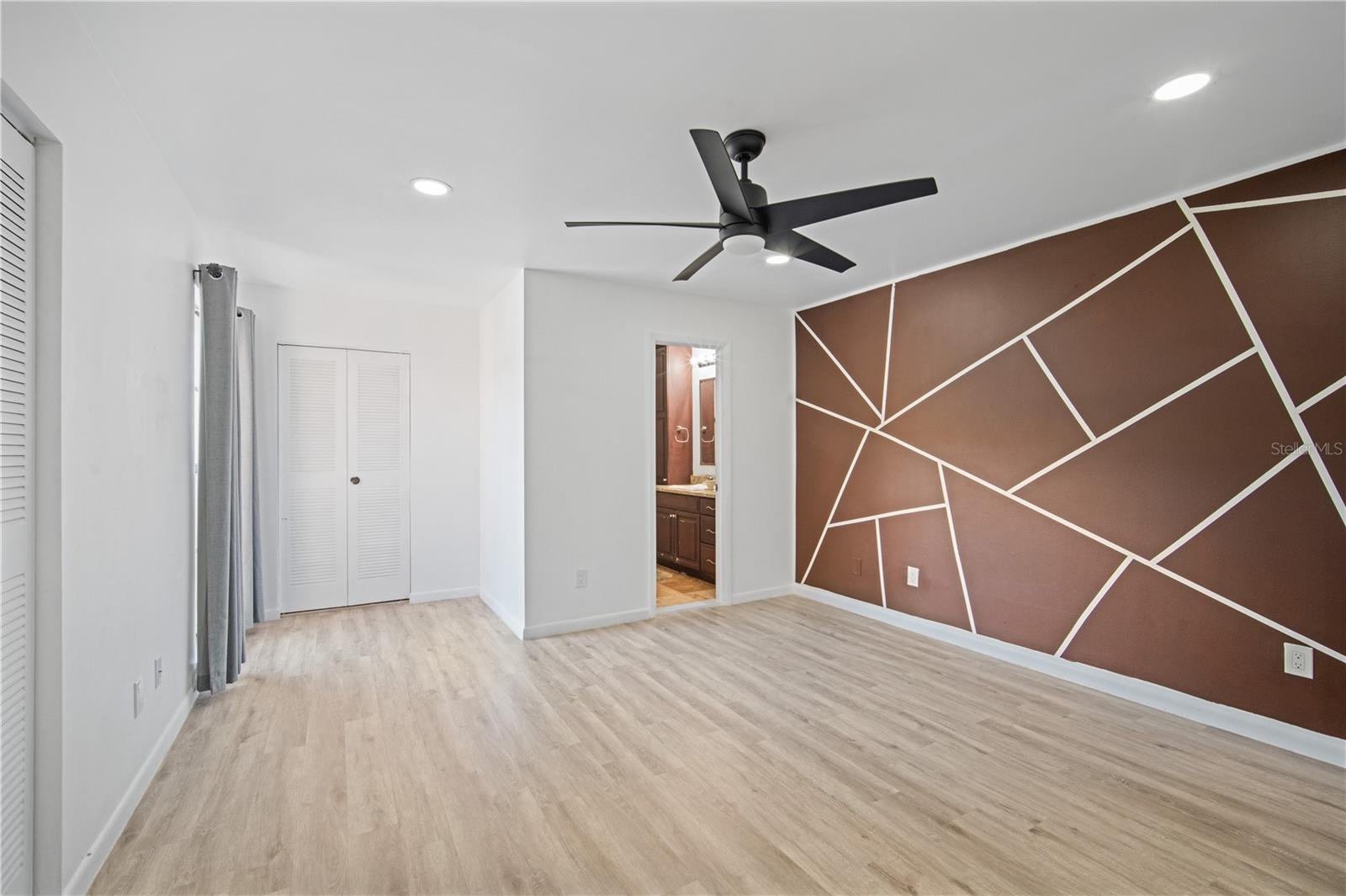 TOWNHOMES OF COUNTRY RUN - Residential Lease