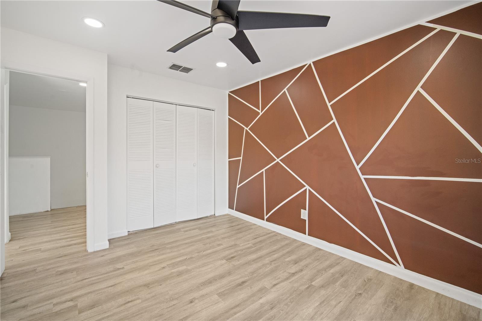 TOWNHOMES OF COUNTRY RUN - Residential Lease