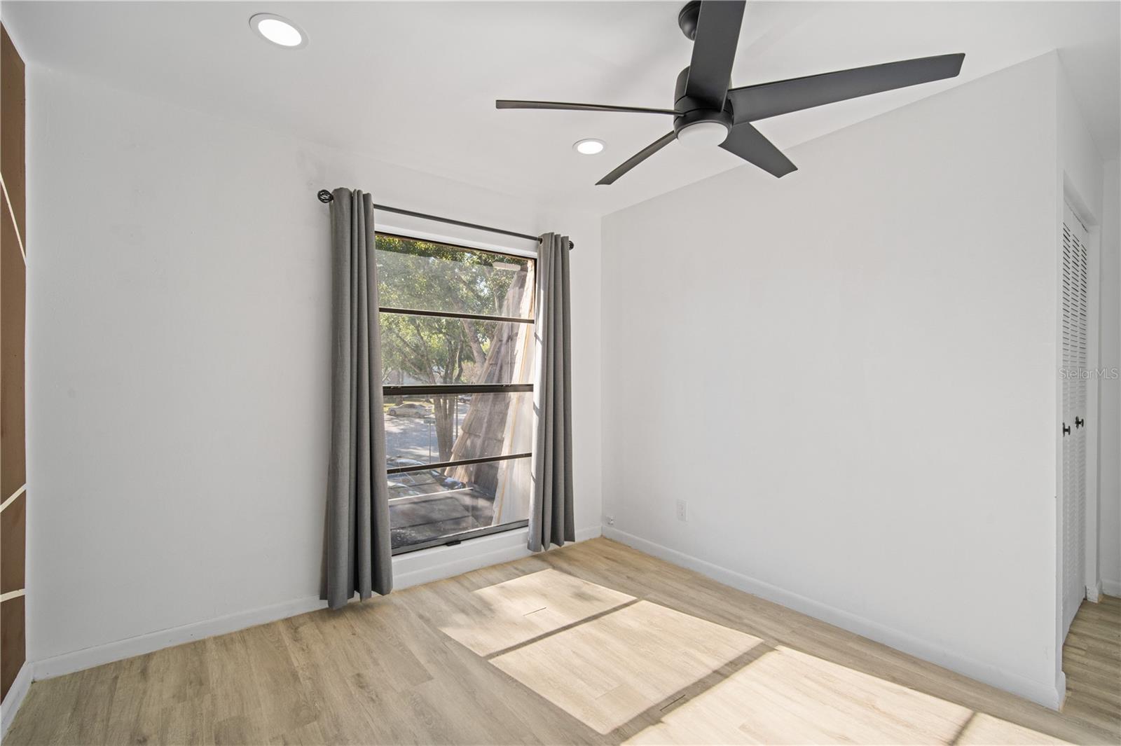 TOWNHOMES OF COUNTRY RUN - Residential Lease