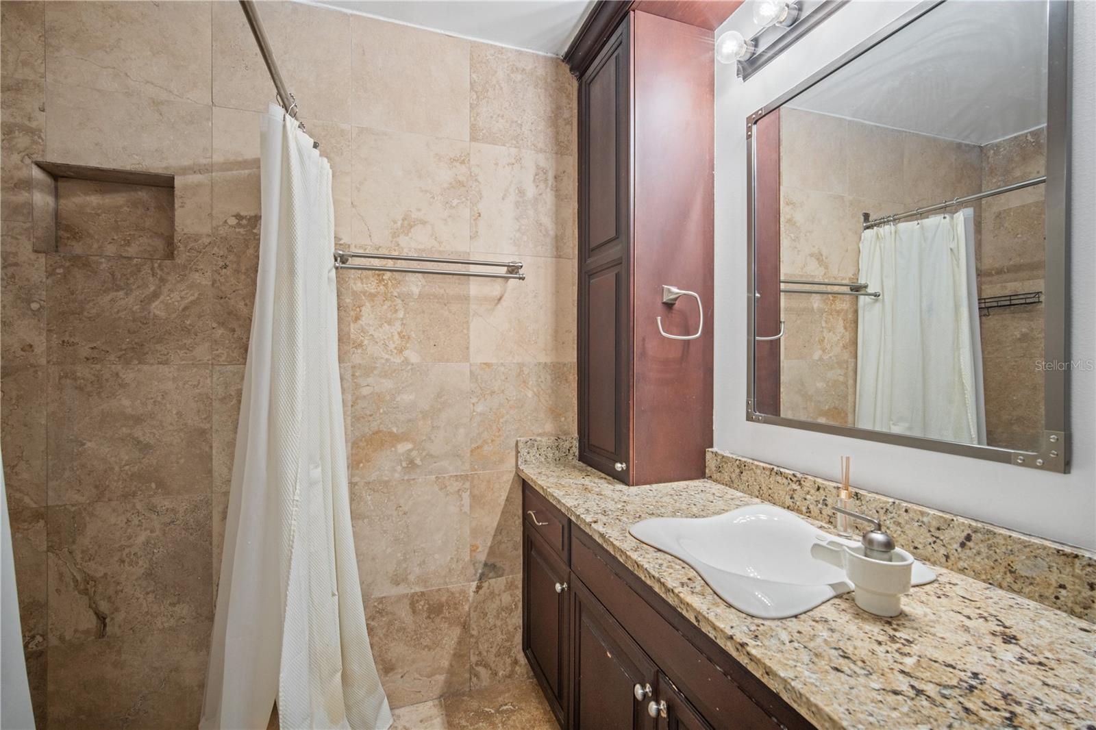 TOWNHOMES OF COUNTRY RUN - Residential Lease