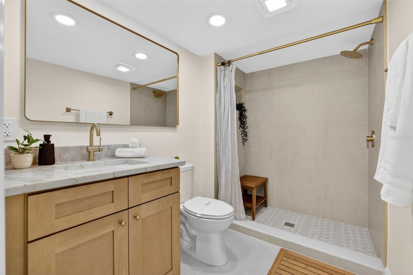 CARROLLWOOD VILLAGE SEC 1 - Residential