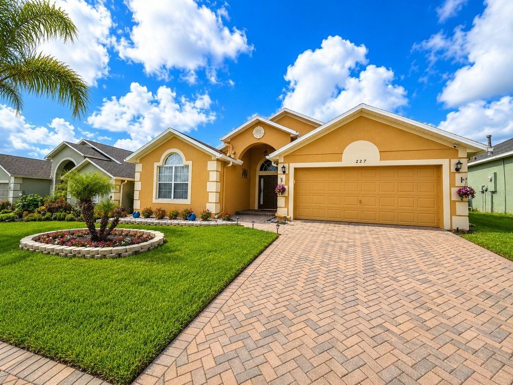 Photo of 227 Cambridge Avenue, Davenport, FL 33896 (MLS # S5150512)