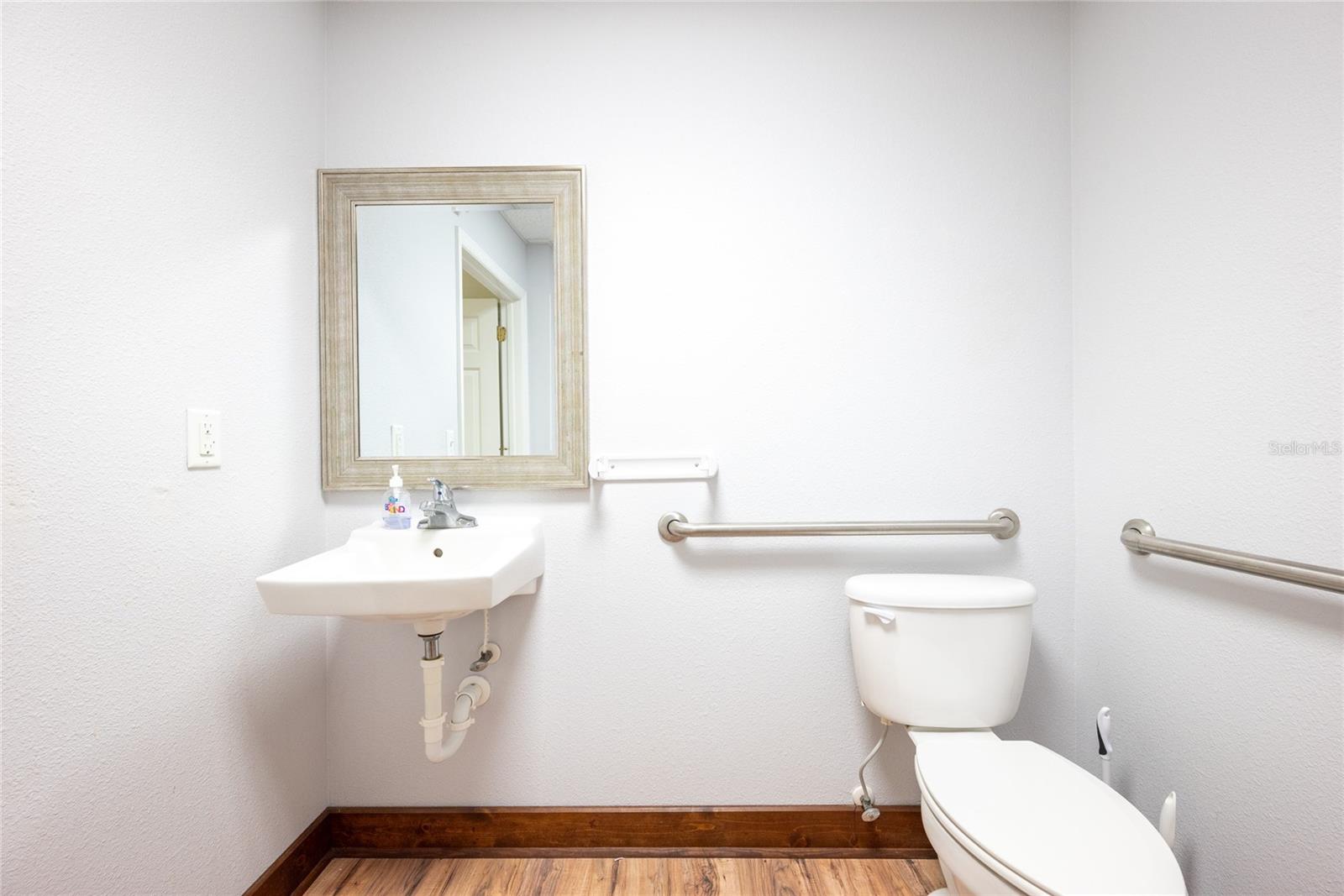 EAST SAINT CLOUD COMMERCE CENTER - Commercial Lease