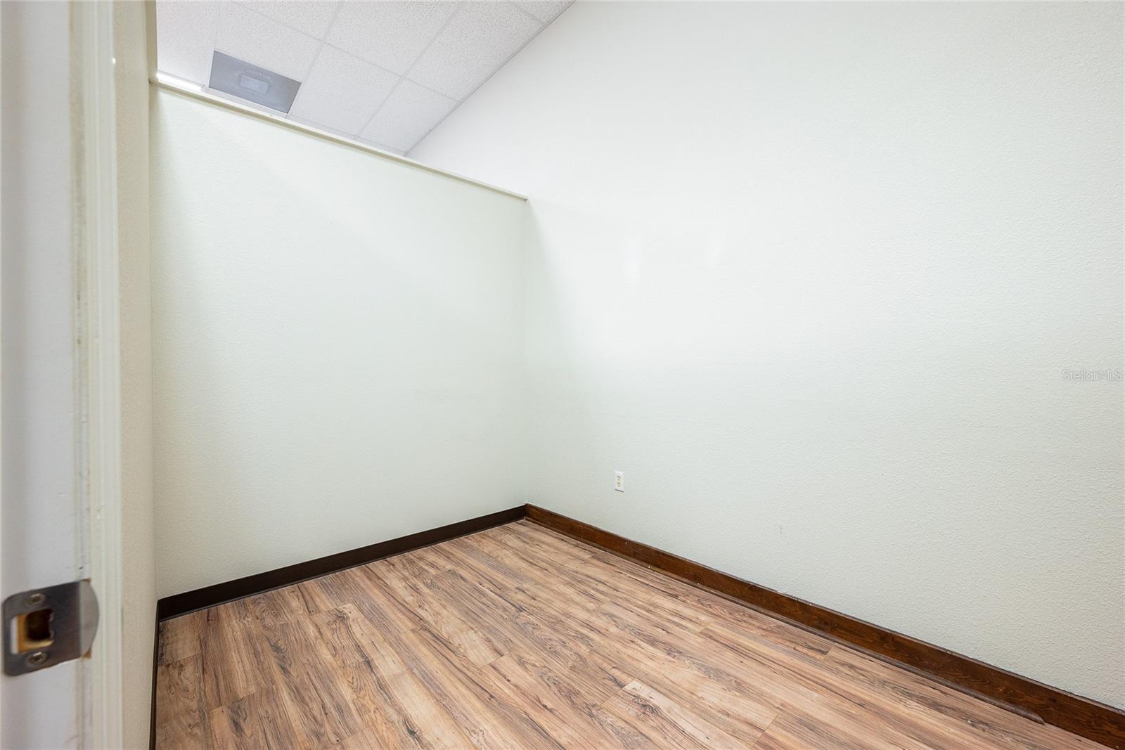 EAST SAINT CLOUD COMMERCE CENTER - Commercial Lease