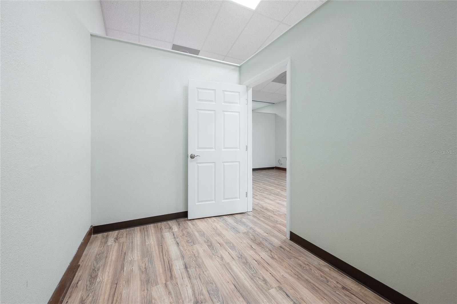 EAST SAINT CLOUD COMMERCE CENTER - Commercial Lease