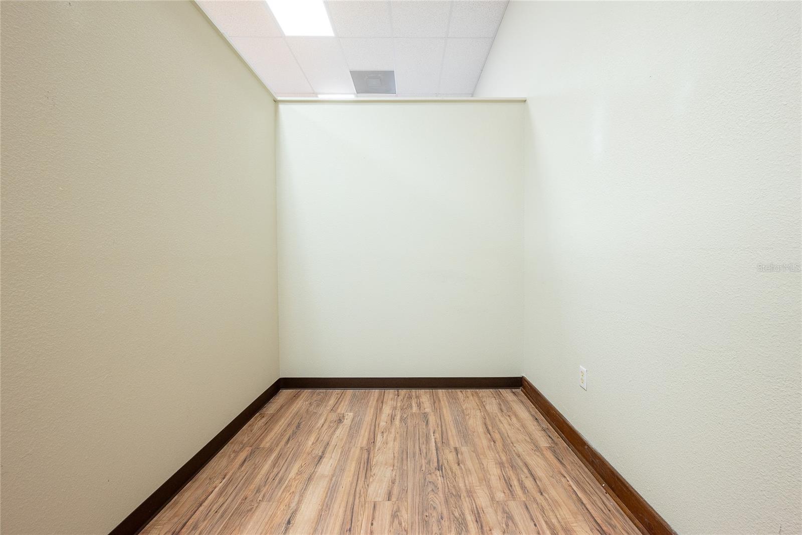 EAST SAINT CLOUD COMMERCE CENTER - Commercial Lease