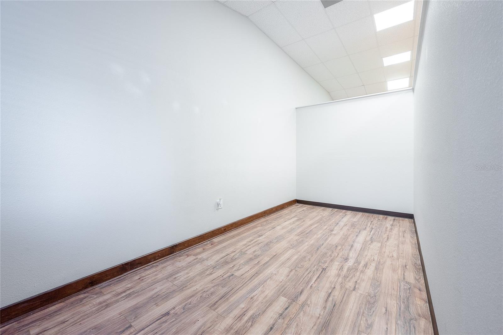 EAST SAINT CLOUD COMMERCE CENTER - Commercial Lease