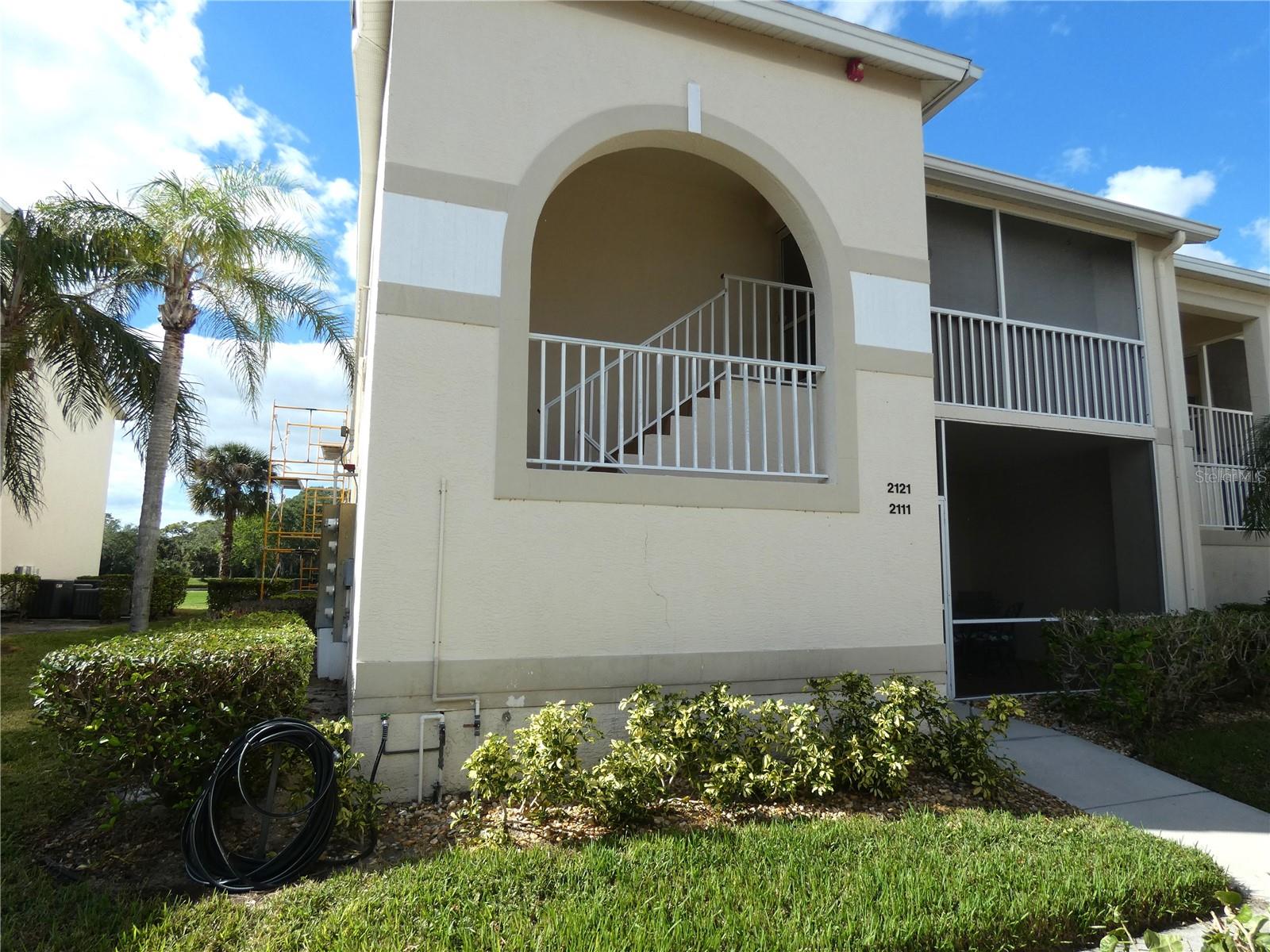 AVAILABLE OFF-SEASON: Abbey model, two bedrooms, two baths, a den, and a glass-enclosed lanai allowing for extra space and all-weather use and offering a scenic view of the golf course and lake. The kitchen features stainless steel appliances and a breakfast table nestled under the bay windows. The kitchen is open to the dining room and there is new furniture in the living area and a large smart TV. There is a sleeper sofa in the den. The master bedroom features a king bed and has an adjoining full bath with tub and walk-in shower. There is a TV mounted on the wall and two walk-in closets. The second bedroom has twin beds and is adjacent to the 2nd bathroom. The high ceilings enhance the overall feeling of spaciousness. The golf membership transfers for a fee (check with clubhouse for fee schedule) and there is a community heated pool and tennis court nearby. A membership transfer give you access to the newly modernized Skipp Schultes 18-hole golf course, the restaurant, many activities such as yoga, mahjong, water aerobics, a fitness center and the main heated pool. There are several Har-Tru lighted tennis courts, a walking trail, and much more. Stoneybrook is a gated community centrally located on Palmer Ranch in Sarasota and is less than 15 minutes from the sandy shores of Siesta Key Beach, and many shops and restaurants. The community also borders the Legacy Walking and Biking trail. There is something for everyone in this beautiful and welcoming community. RATE SHOWN IS OFF-SEASON RATE
