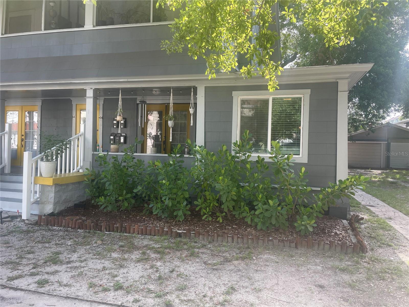 Be in the heart of St Pete. This 2 bedroom 1 bath apartment has a large living room 2 large bedroom and an updated kitchen and bath. The property is just minutes from downtown St Pete nightlife and shopping. The property is in close proximity to I-275, The Sunshine Skyway and public parks.