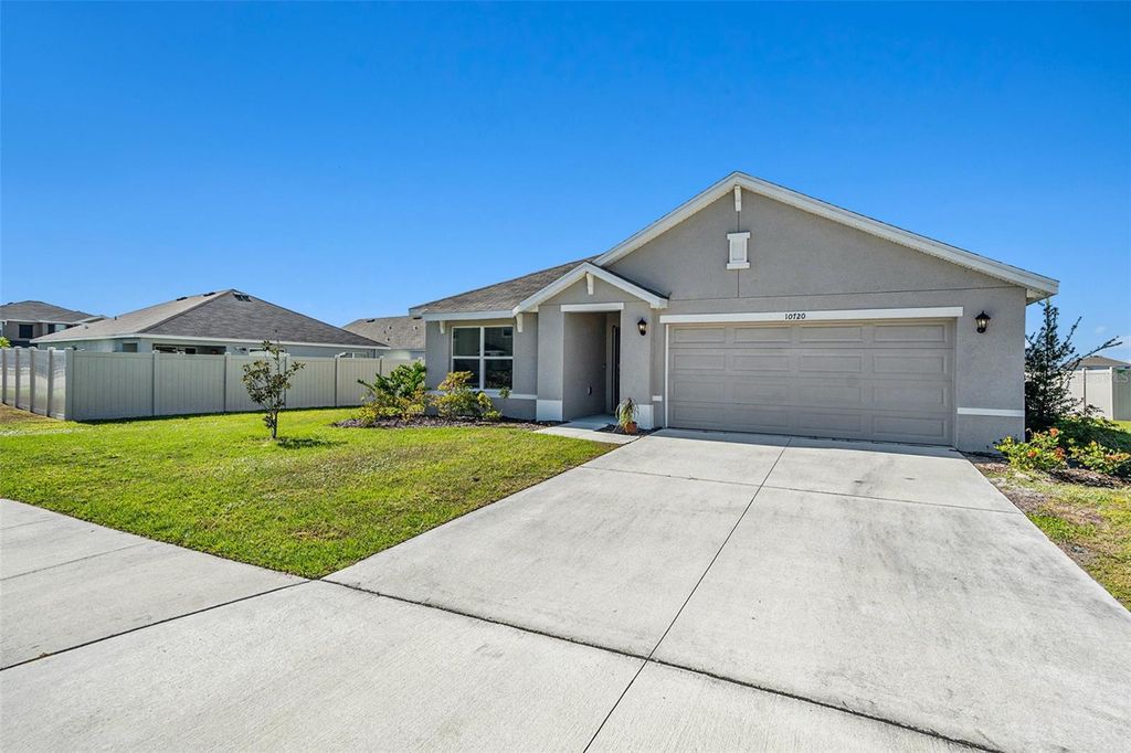 Photo of 10720 Chippewa Drive, Parrish, FL 34219 (MLS # TB8444483)