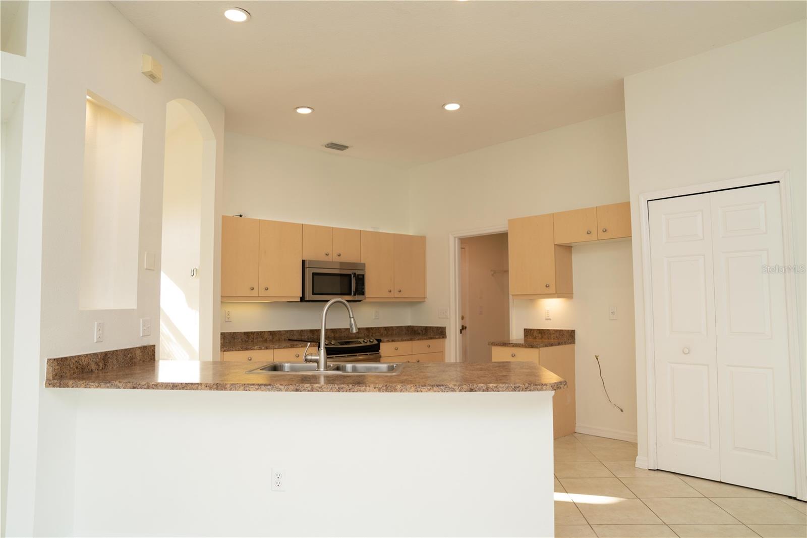 WATERS EDGE PH 08 - Residential