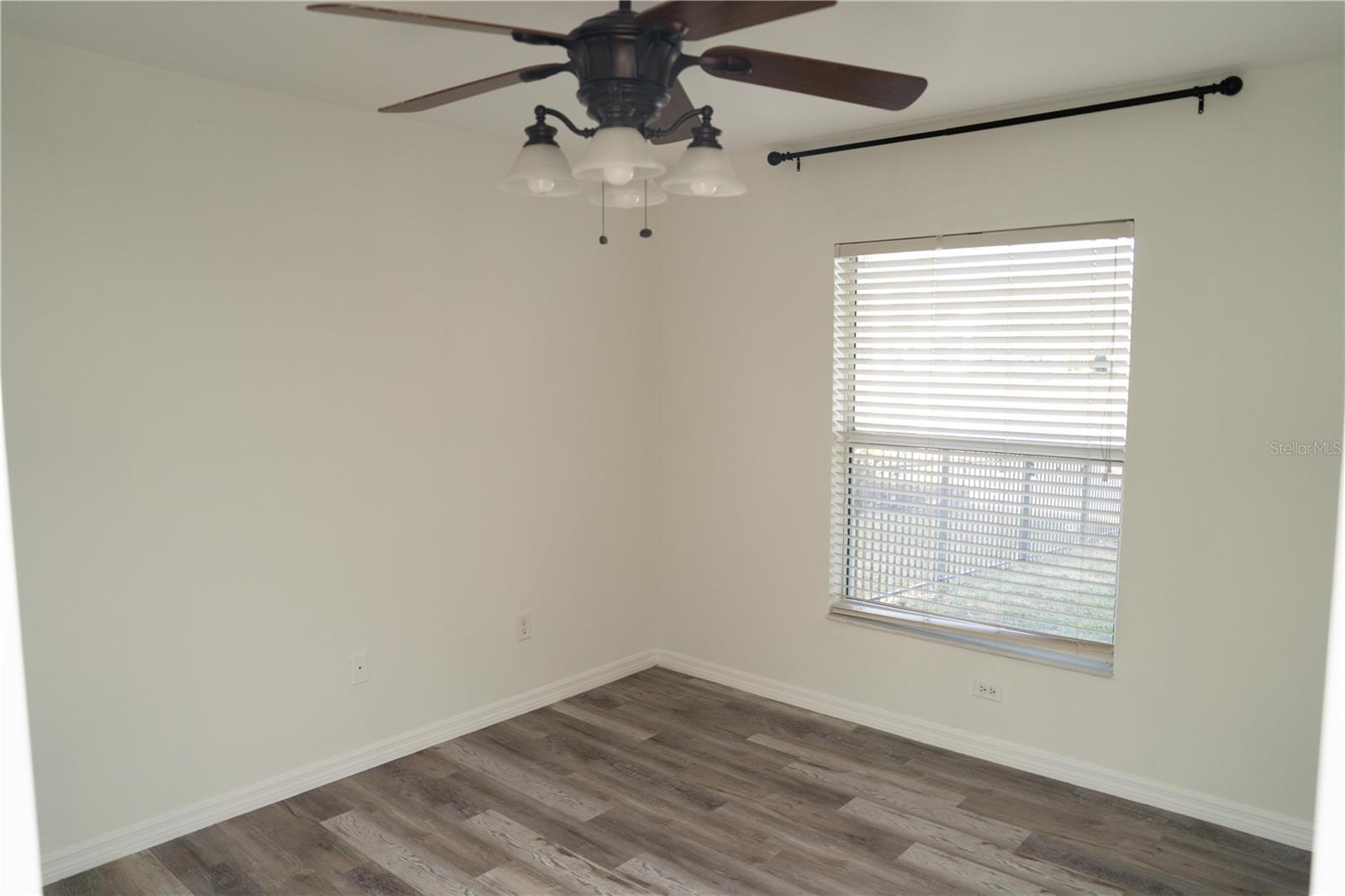 WATERS EDGE PH 08 - Residential