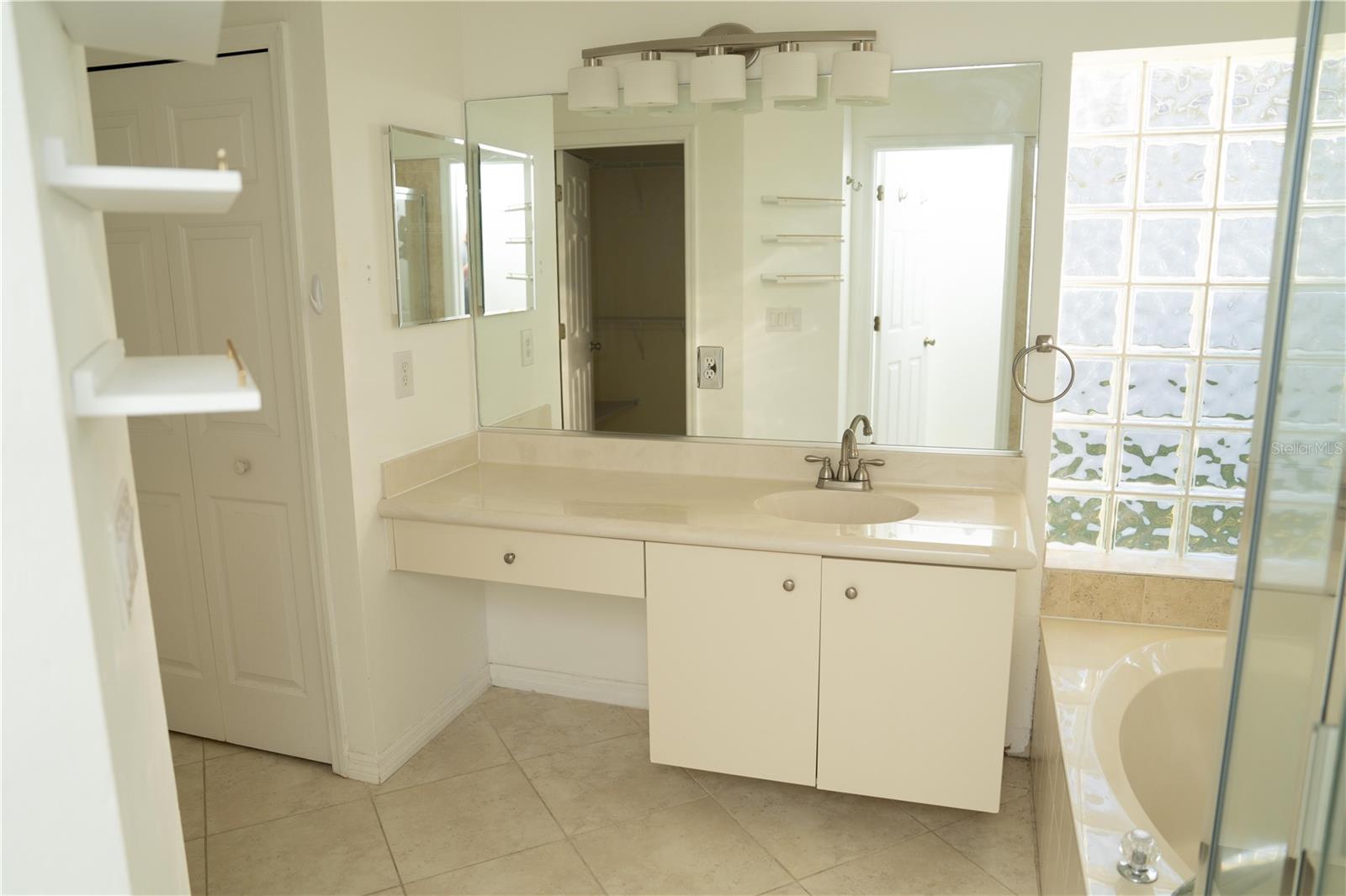 WATERS EDGE PH 08 - Residential