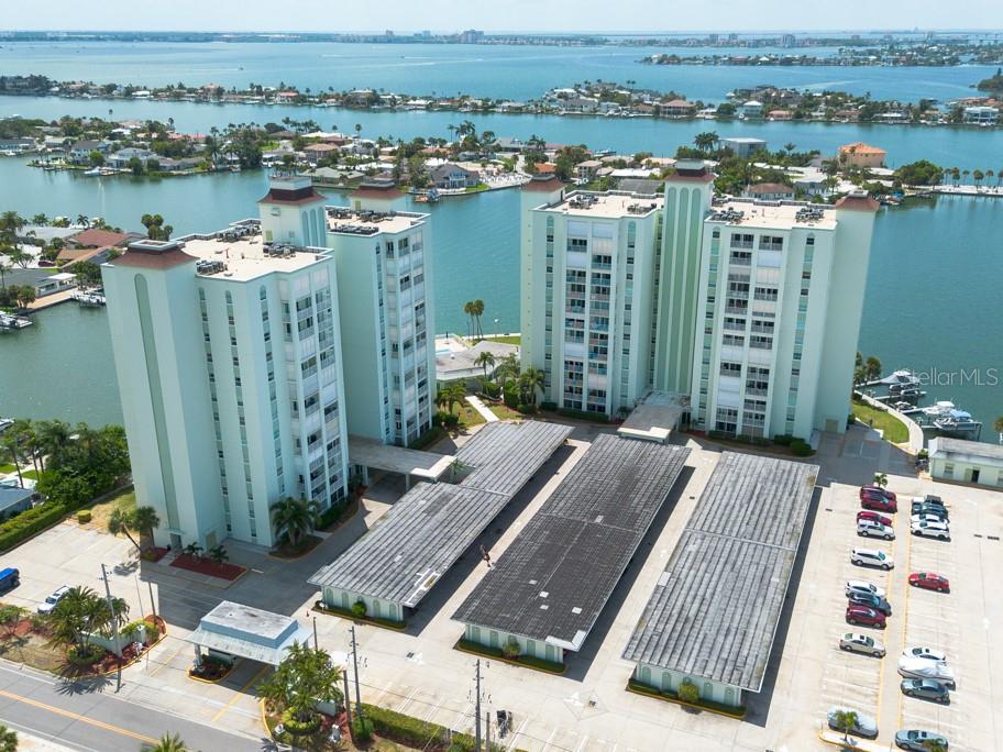 THREE PALMS POINTE CONDO - Residential
