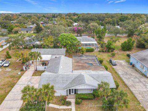 A home in LAKE WALES