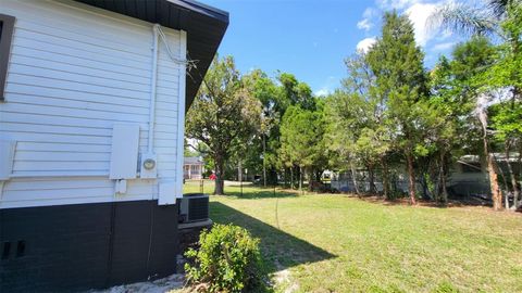 A home in LAKELAND