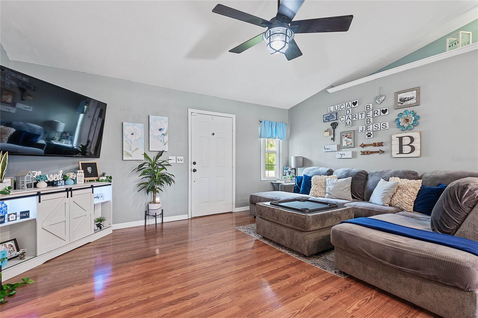 7 LLOVERA PLACE