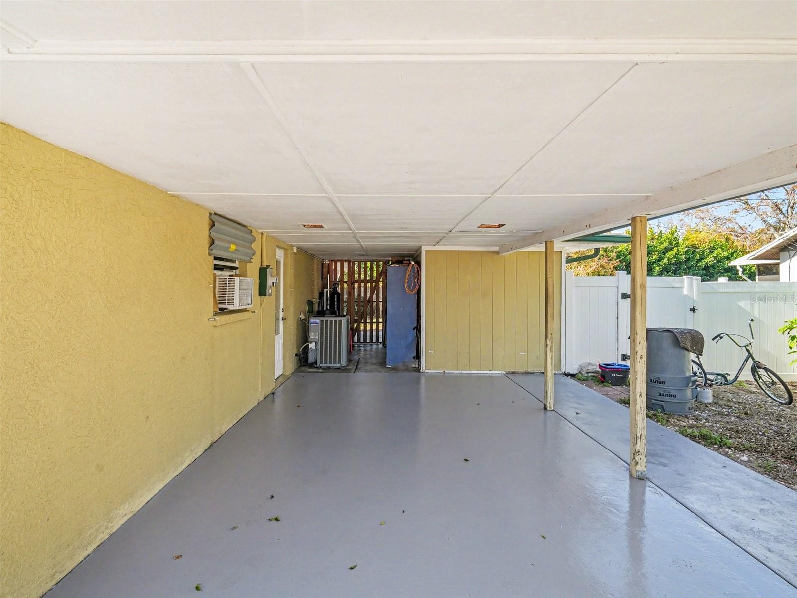 SOUTH VENICE - Residential