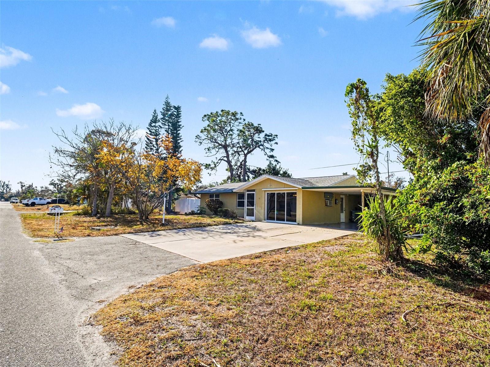 SOUTH VENICE - Residential