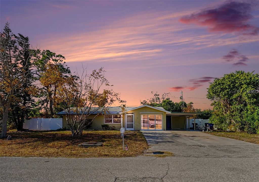 Photo of 3468 Roslyn Road, Venice, FL 34293 (MLS # A4683319)