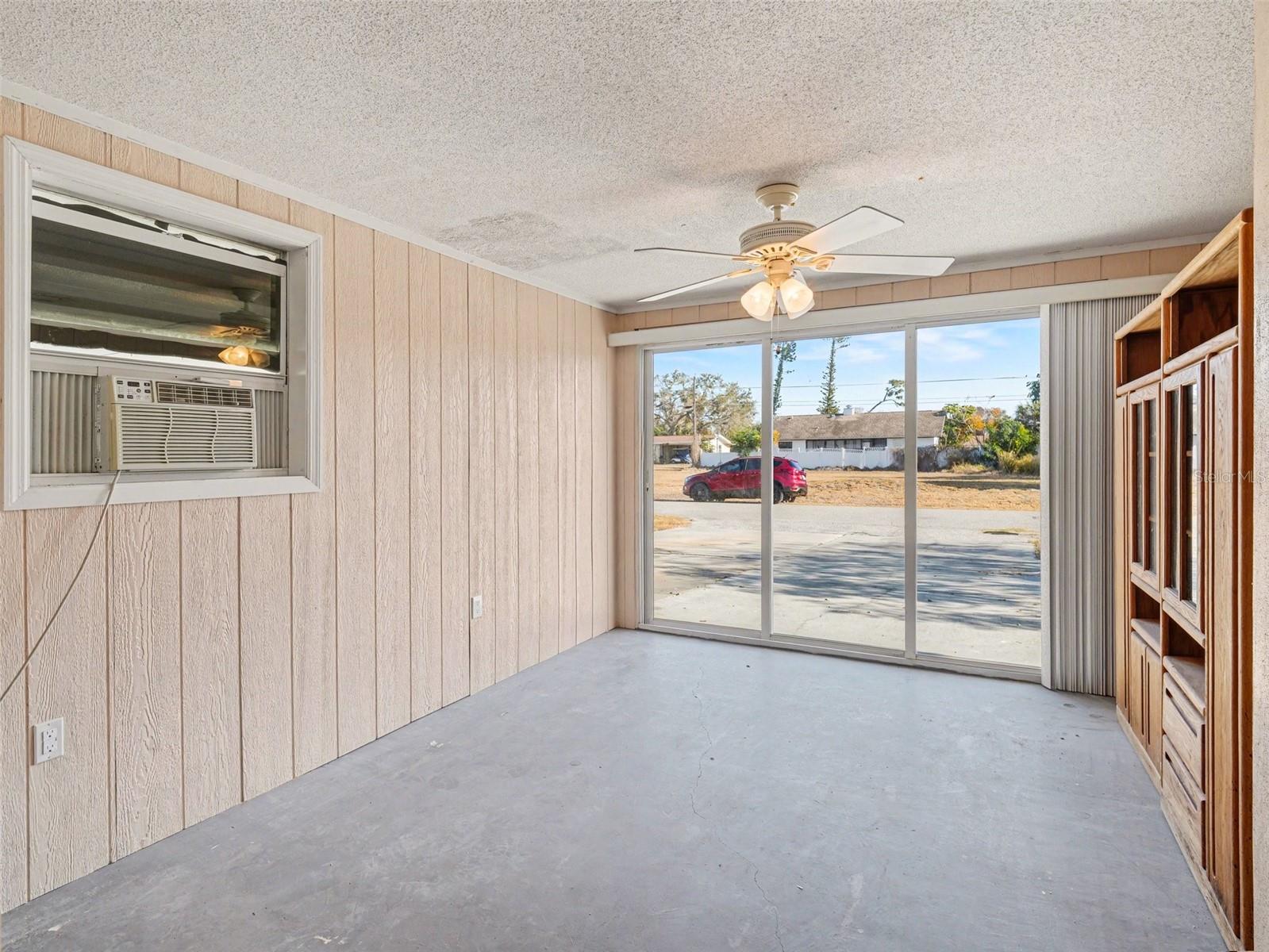 SOUTH VENICE - Residential